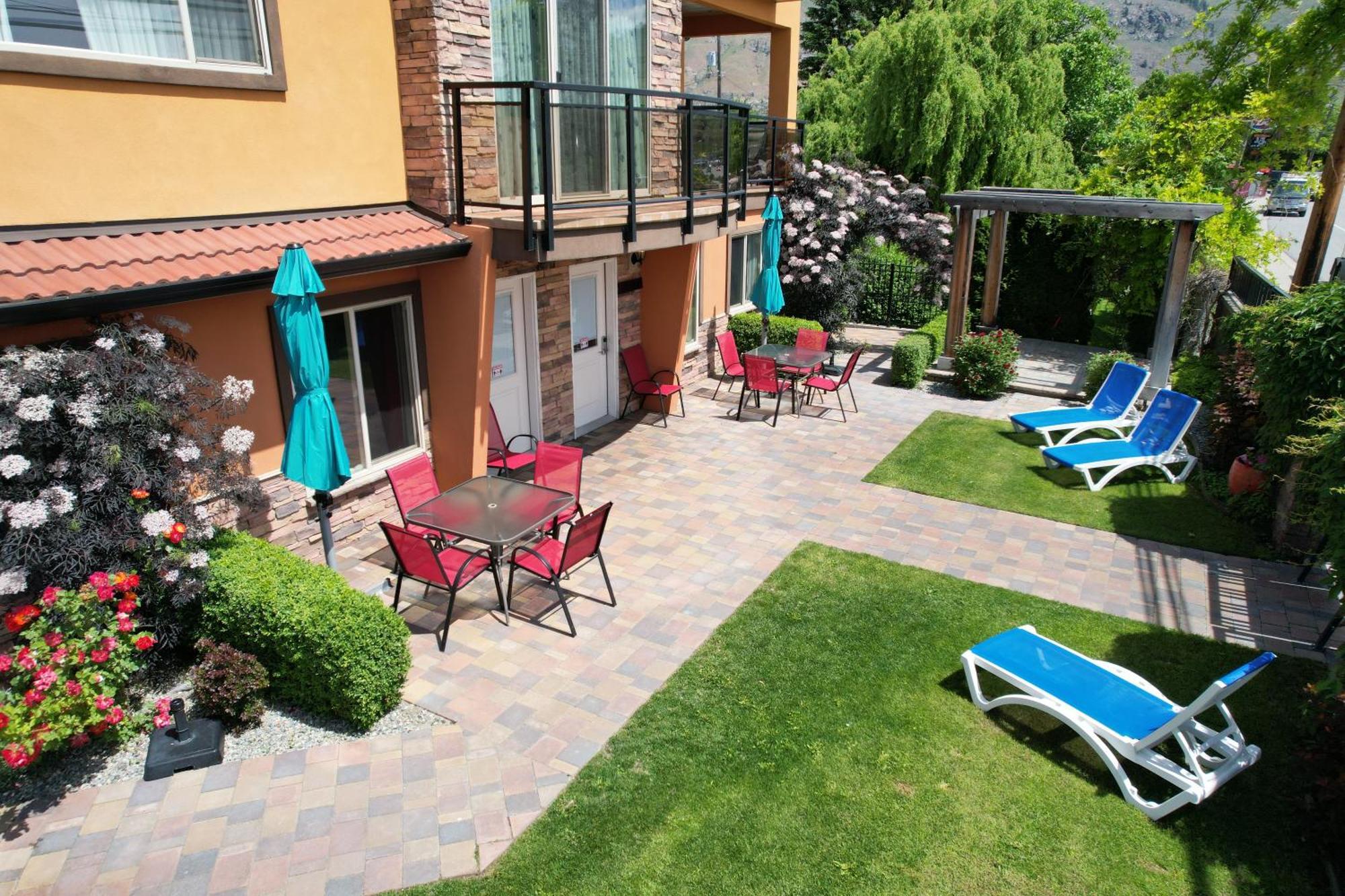Sahara Courtyard Inn & Suites Osoyoos Zewnętrze zdjęcie