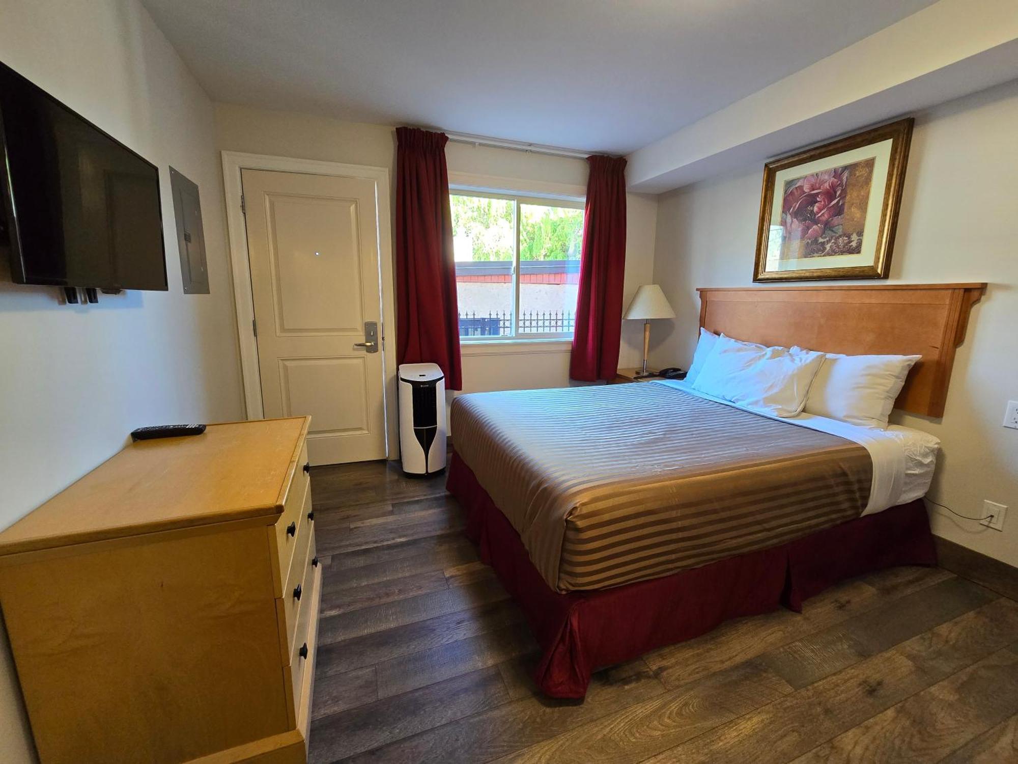 Sahara Courtyard Inn & Suites Osoyoos Zewnętrze zdjęcie