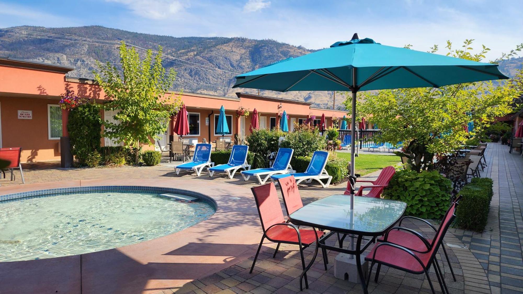 Sahara Courtyard Inn & Suites Osoyoos Zewnętrze zdjęcie