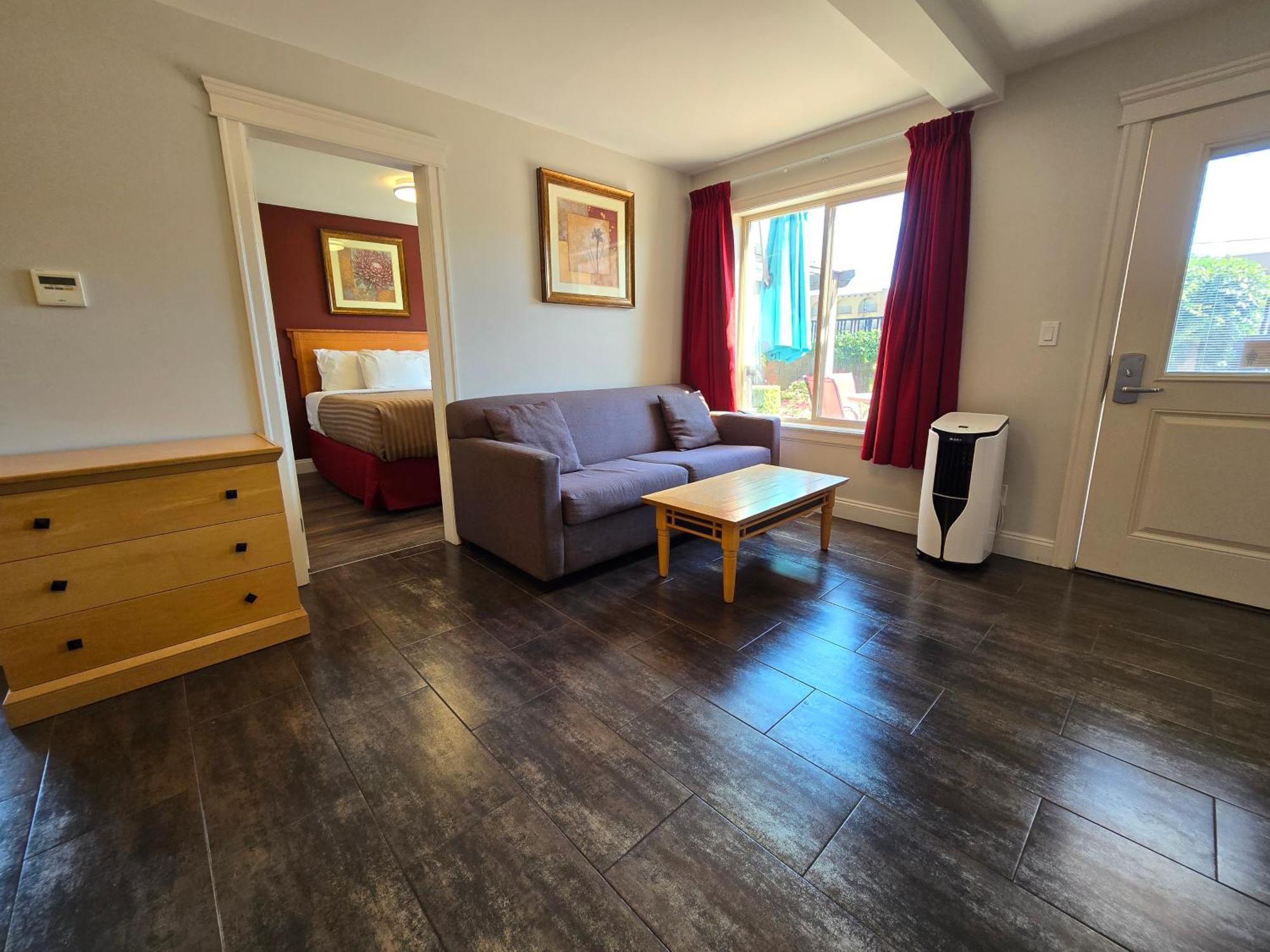Sahara Courtyard Inn & Suites Osoyoos Zewnętrze zdjęcie