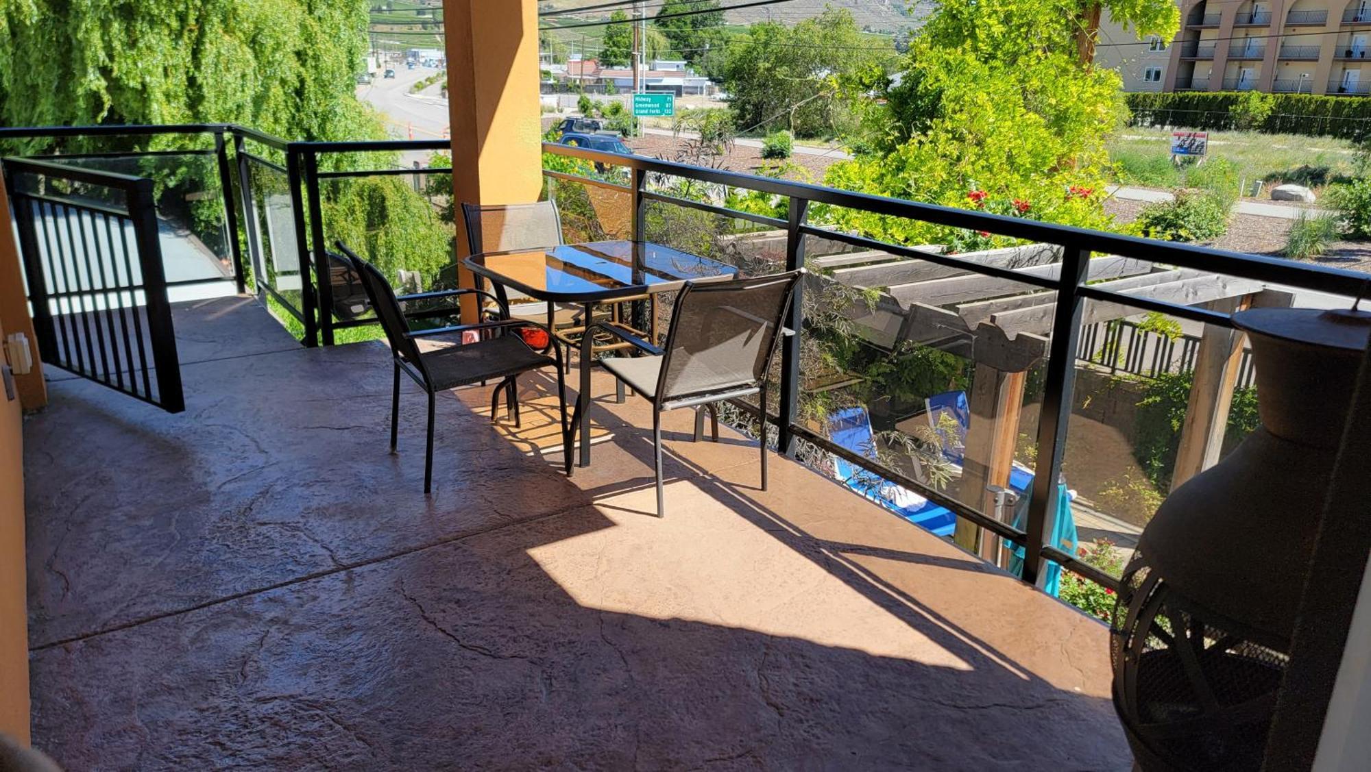 Sahara Courtyard Inn & Suites Osoyoos Zewnętrze zdjęcie
