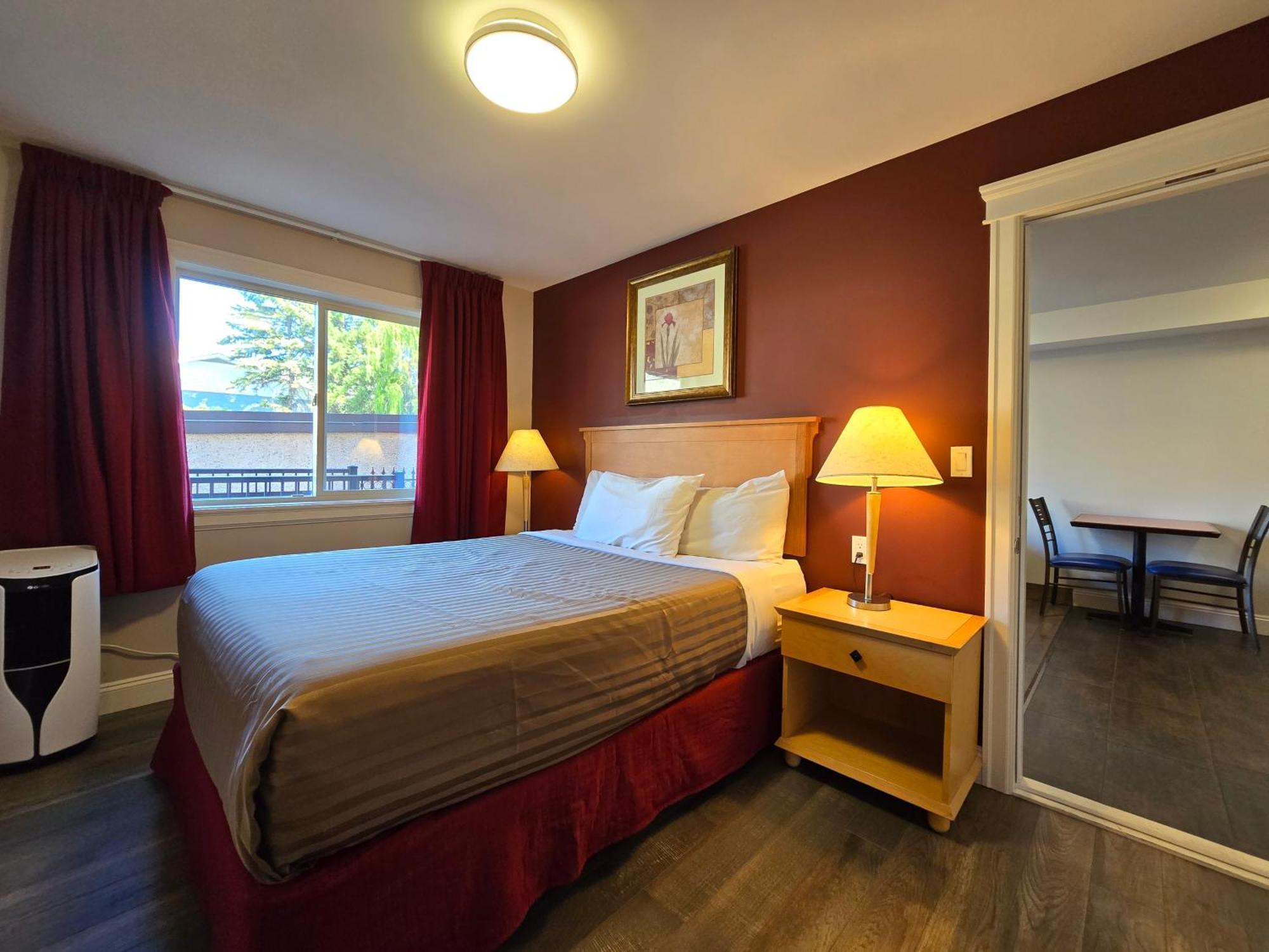 Sahara Courtyard Inn & Suites Osoyoos Zewnętrze zdjęcie