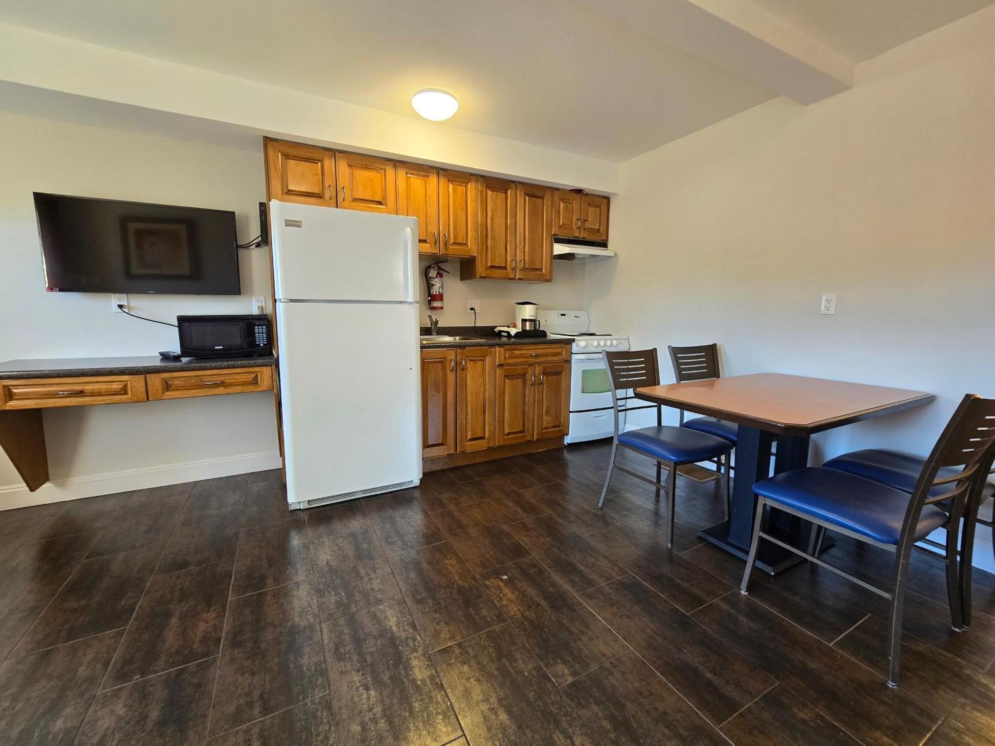 Sahara Courtyard Inn & Suites Osoyoos Zewnętrze zdjęcie