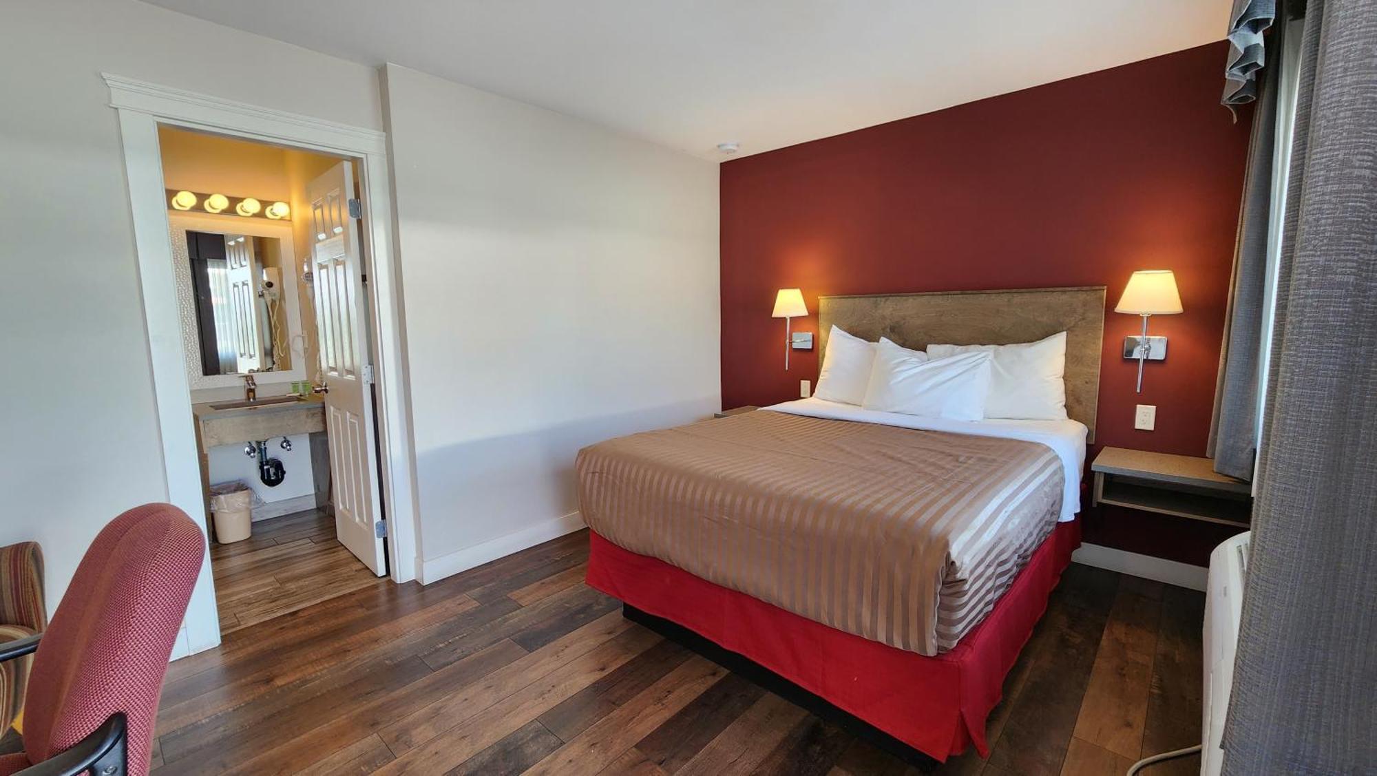 Sahara Courtyard Inn & Suites Osoyoos Zewnętrze zdjęcie